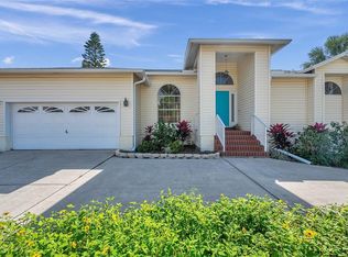 106 4th St, Belleair Beach, FL 33786