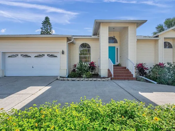 106 4th St, Belleair Beach, FL 33786