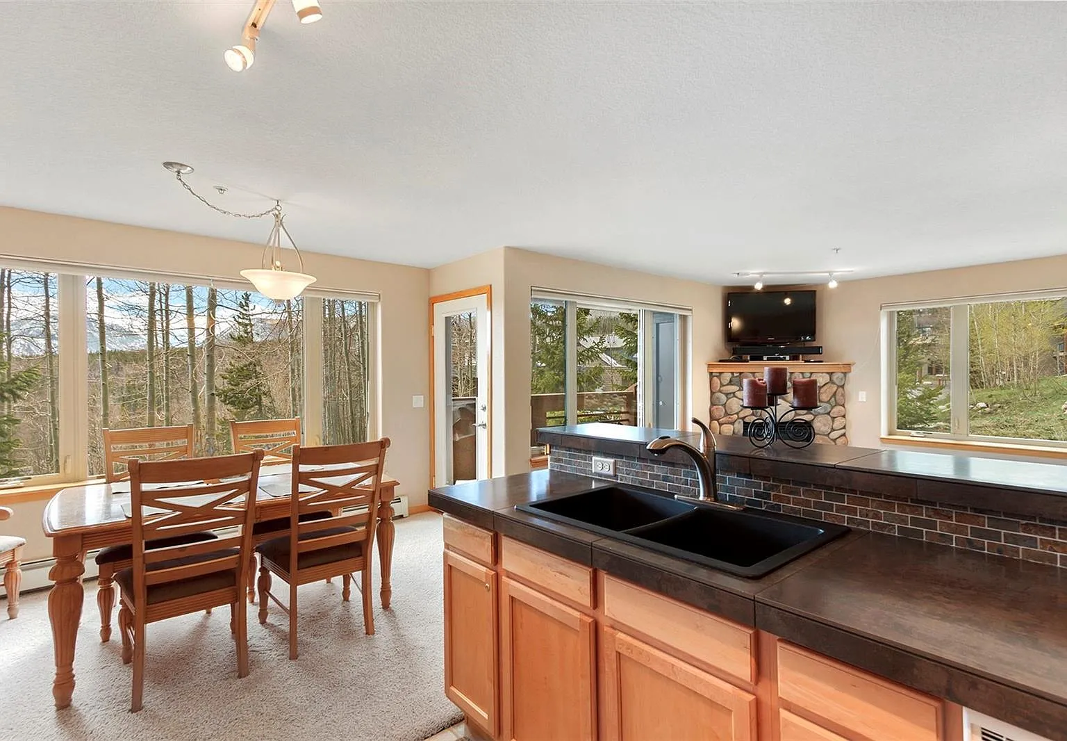 2 bed, 1200 sqft, $3,200 — Photo 3