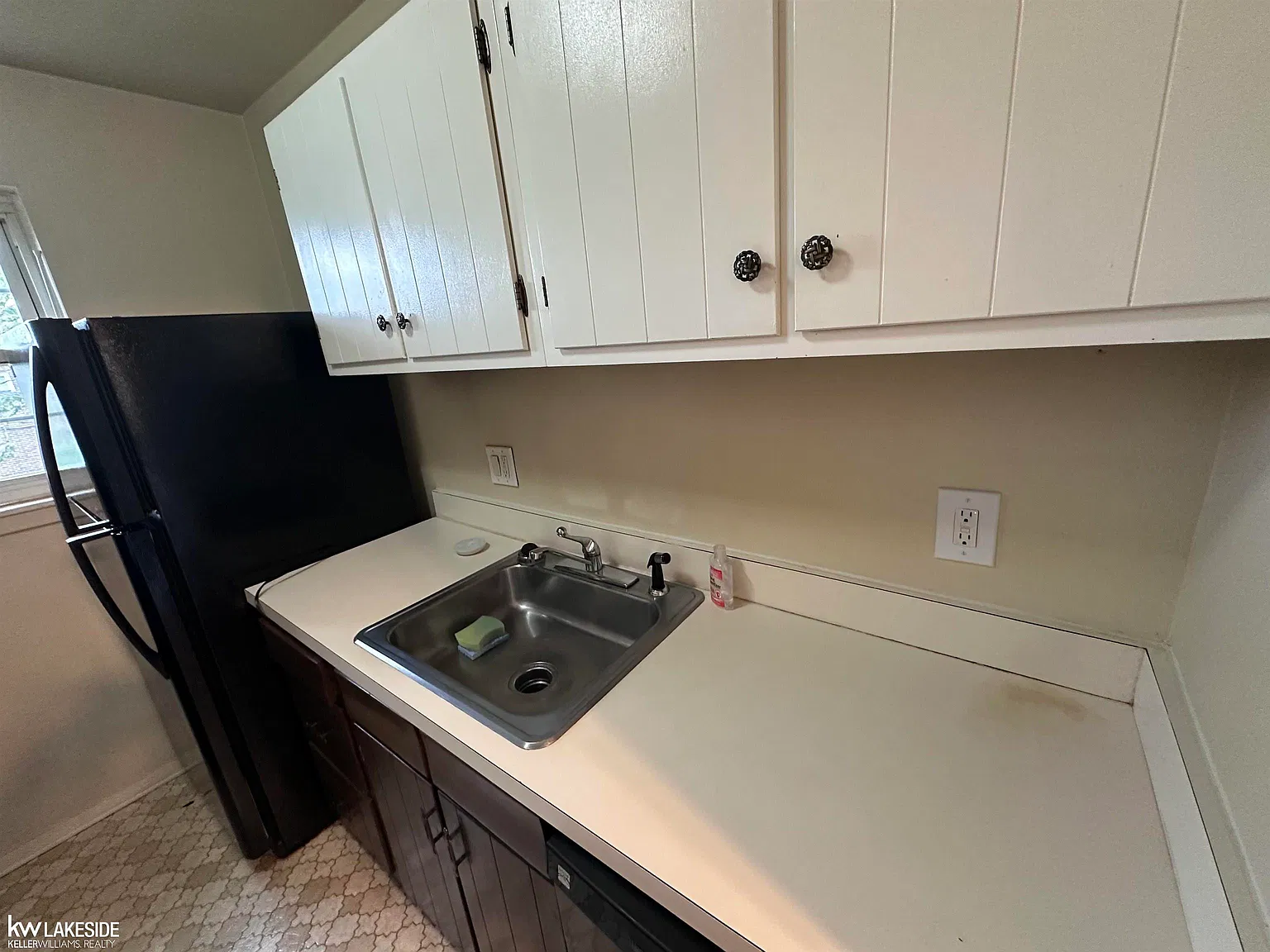 2 bed, 1.0 bath, 743 sqft, $1,000 — Photo 4