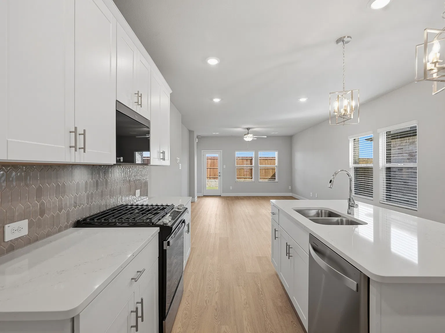 4 bed, 1550 sqft, $1,995 — Photo 4