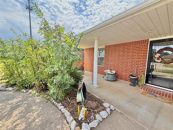 5th image of 502 Pool Ln