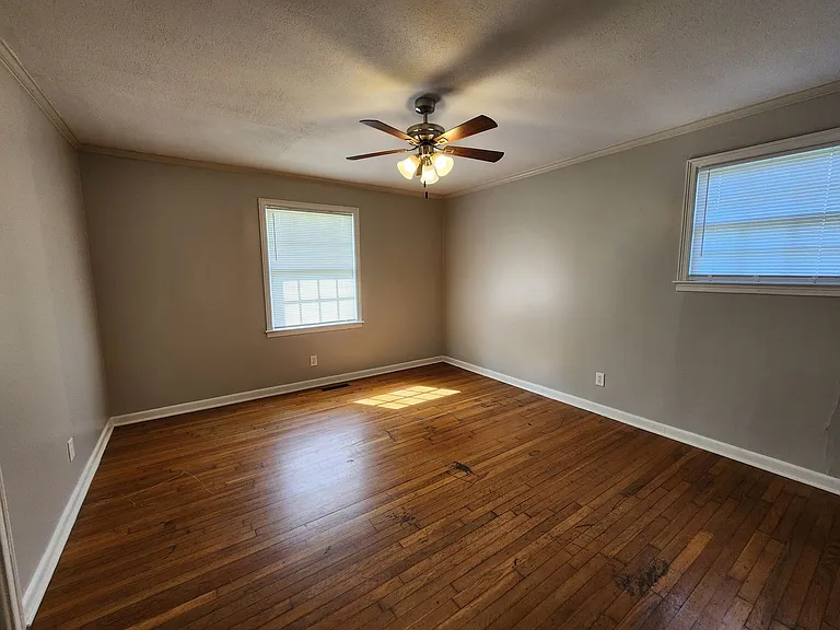 702 Pineridge Dr — Photo 9