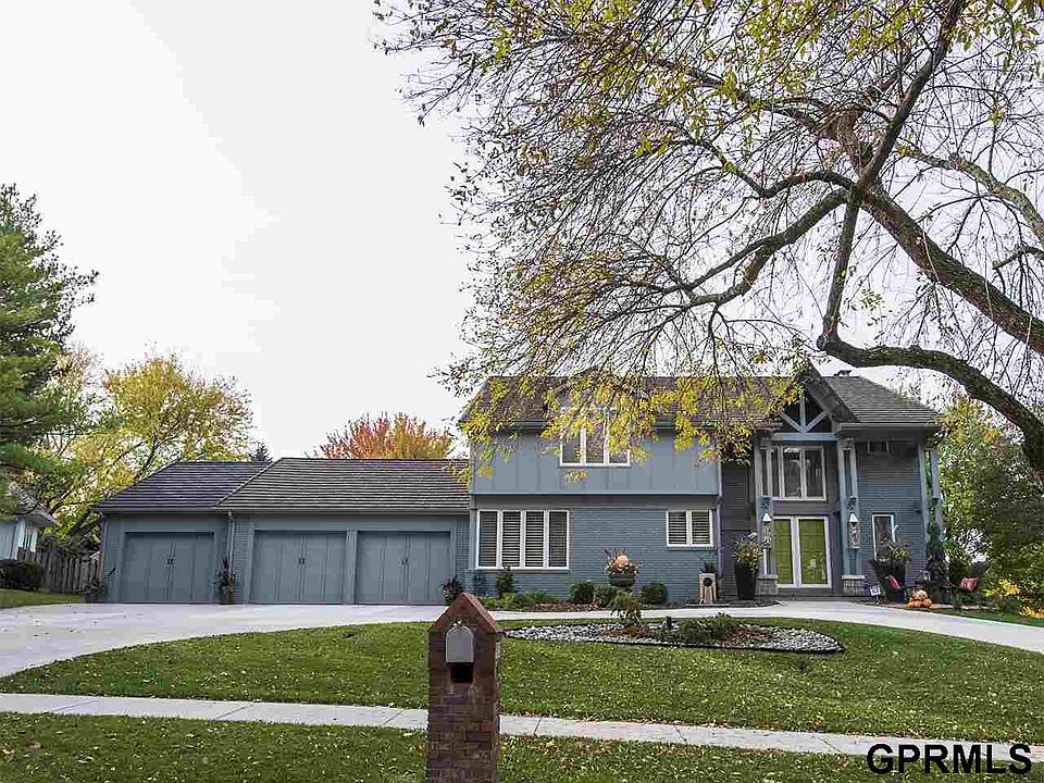 1st image of 9929 Essex Dr