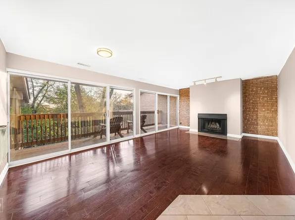 5805 Oakwood Dr APT F, Lisle, IL 60532