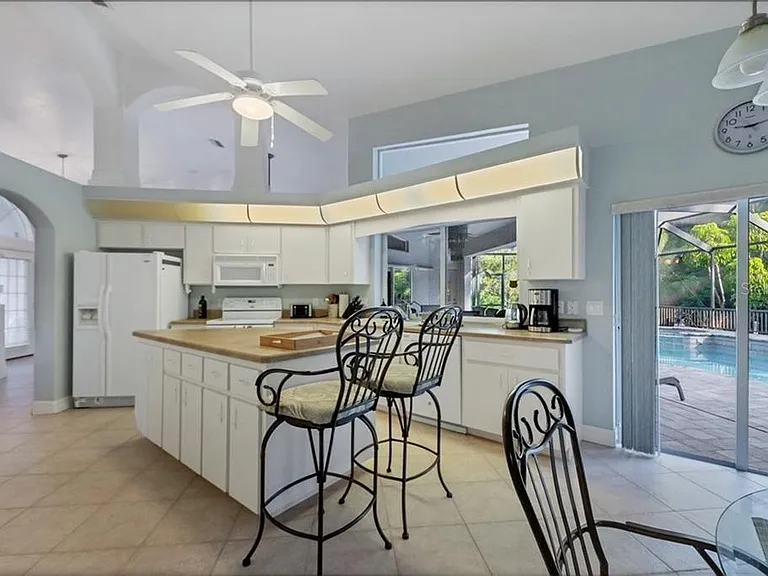 100 Spaniards Rd — Photo 14