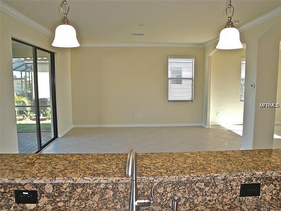4th image of 13150 Famiglia Dr