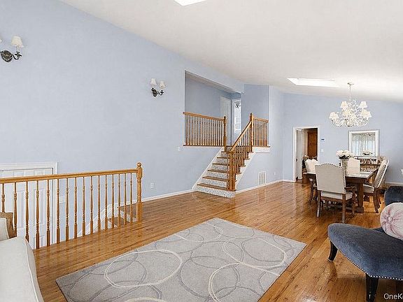 3rd image of 15927 90th St