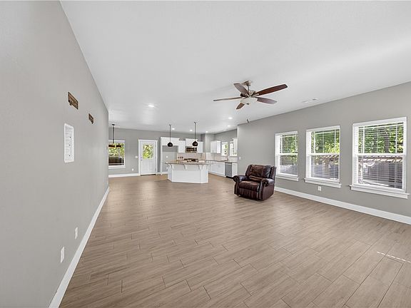 3rd image of 364 W Kinniburgh Dr