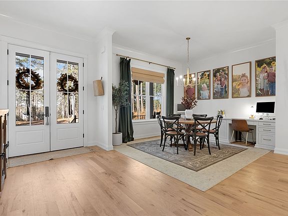 4th image of 613 Aqua View Dr