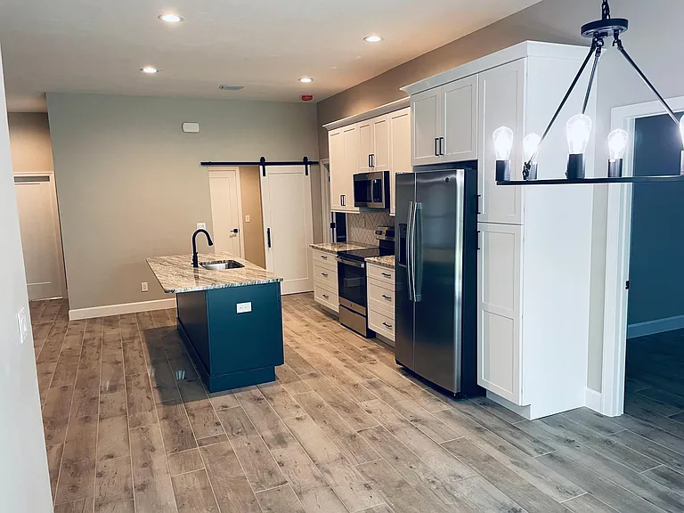 921 SE 24th Ave — Photo 14