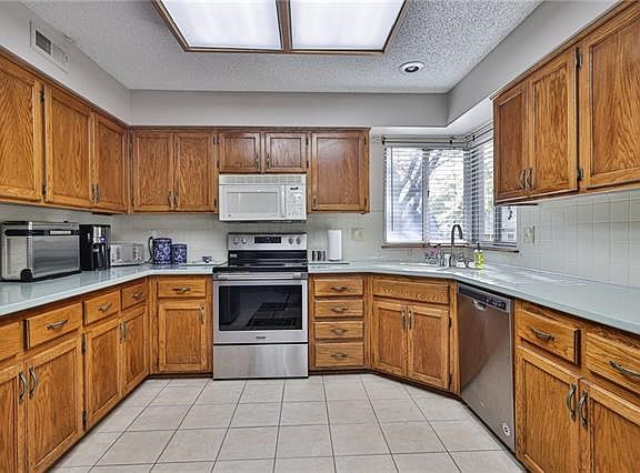 3rd image of 2303 NW Leann Dr