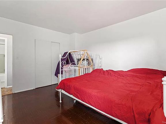 5th image of 9 Fordham Hill Oval APT 6H