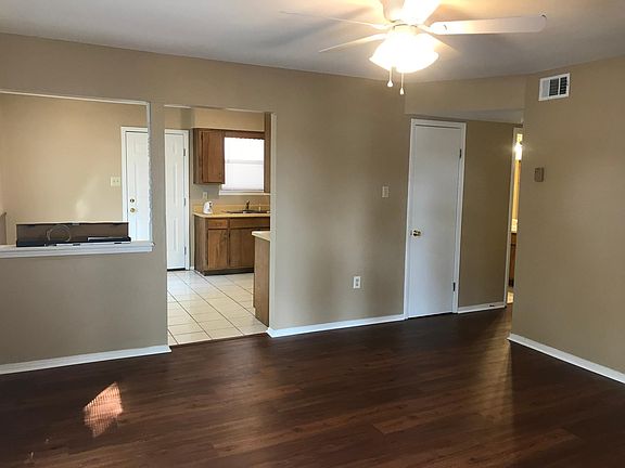 2nd image of 1514 University Dr