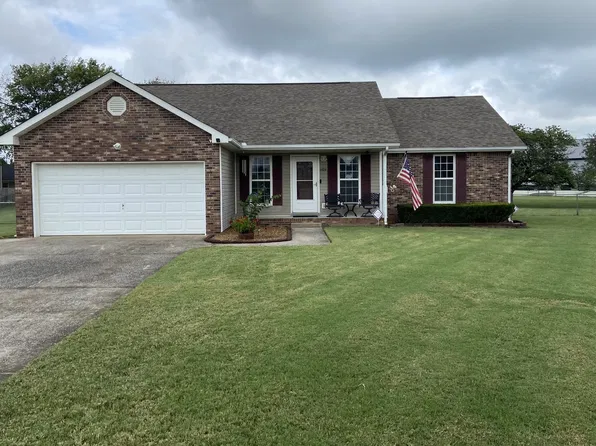 1404 Elliott Ct, Clarksville, TN 37042