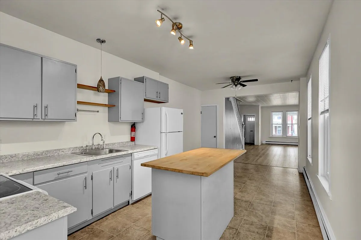 5 bed, 1.5 bath, 1732 sqft, $1,895 — Photo 1