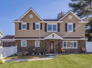 5 Dover Rd, Massapequa, NY 11758