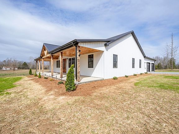 2nd image of 1030 Robbins Rd