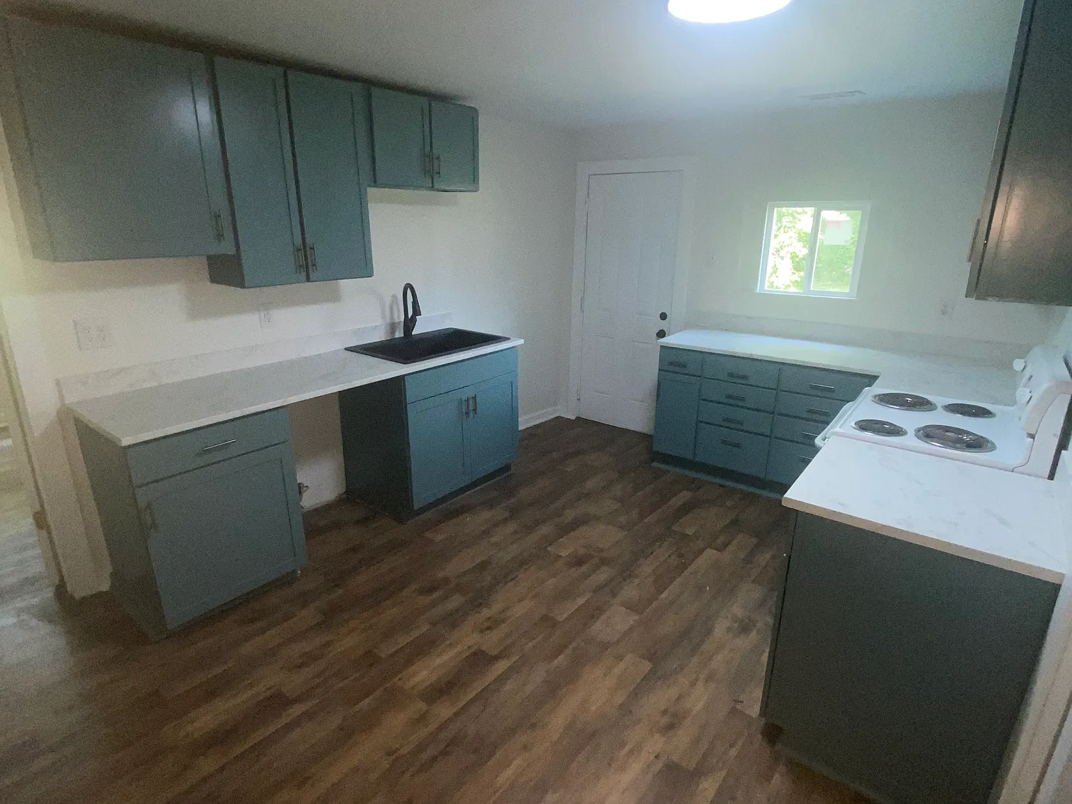 1607 Pearl St — Photo 3