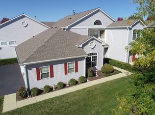 221 Grays Dr, Oswego, IL