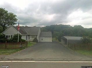 1093 Lower Demunds Rd, Dallas, PA 18612
