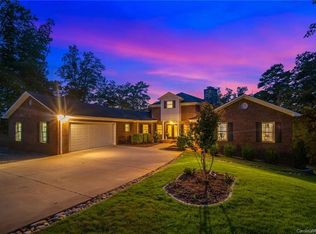 193 Kingfisher Ct, New London, NC 28127