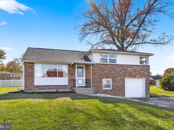 2440 Schoolhouse Ln, York, PA 17402