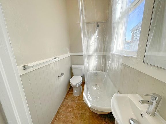 4th image of 3178B 21st St