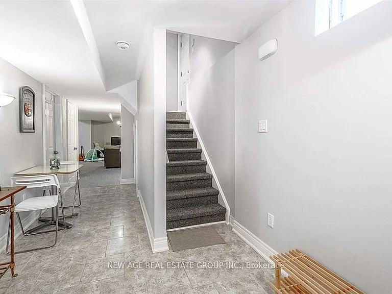 42 Ozner Cres — Photo 30