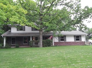 2350 S Graylog Ln, New Berlin, WI 53151