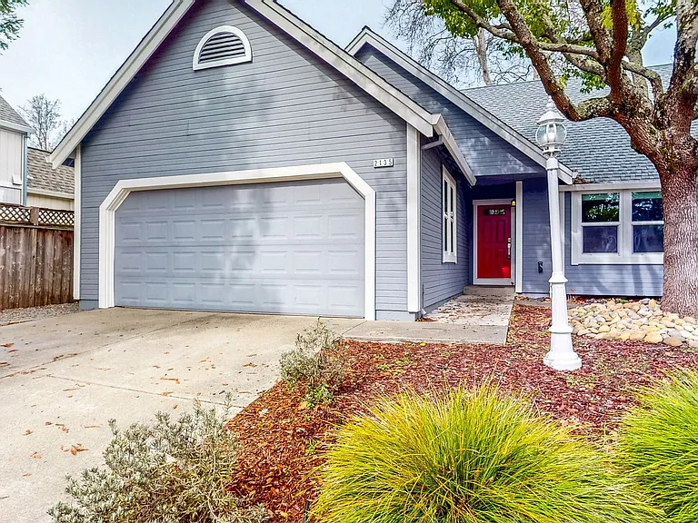 2135 Pebblewood Ct — Photo 2