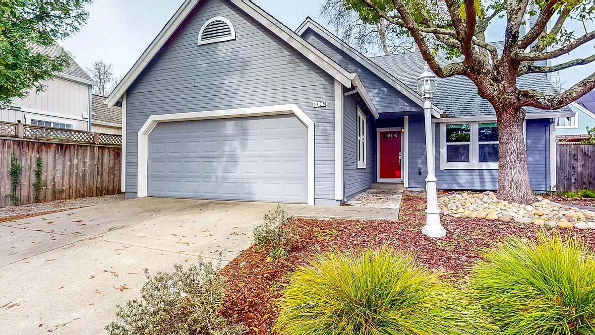 Building Photo - 2135 Pebblewood Ct