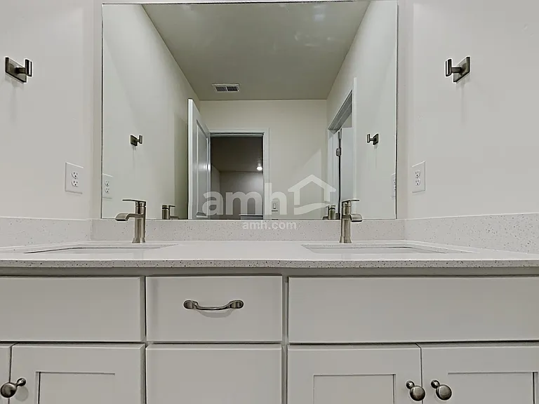 5079 W Bellevue St — Photo 14