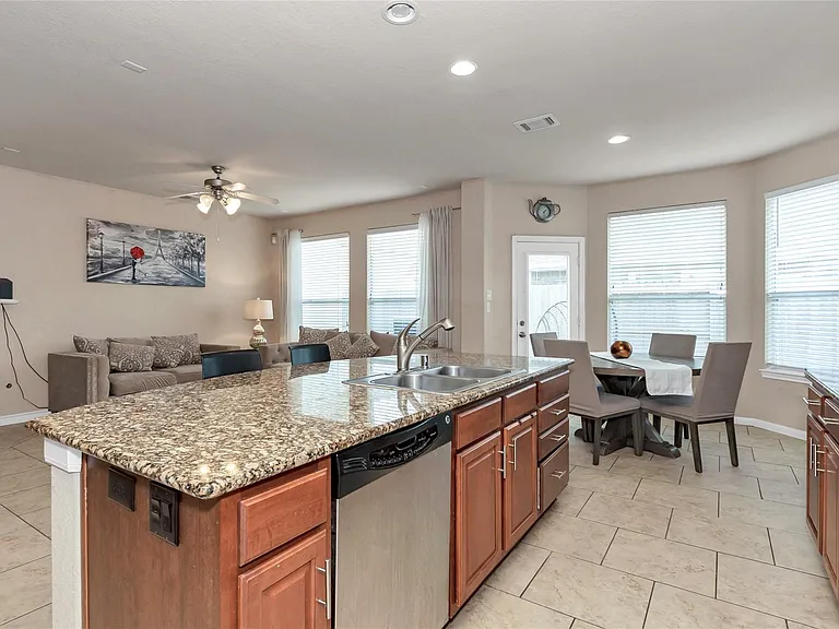 5915 Estonia Ct — Photo 13