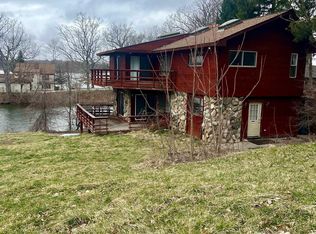 131 Smiths Lndg, Leonard, MI 48367