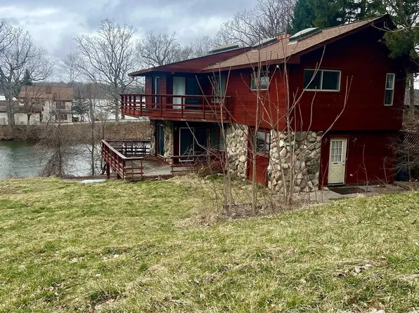 131 Smiths Lndg, Leonard, MI 48367