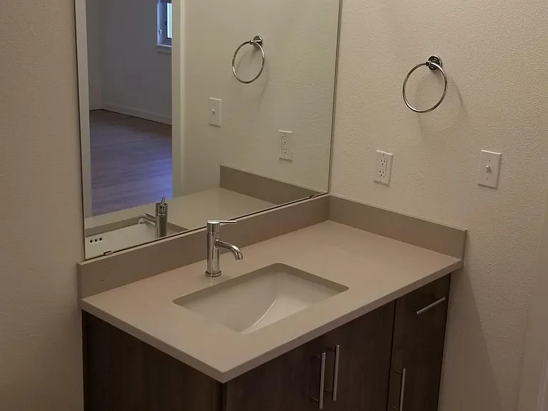 505 Dekum Apartments — Photo 47