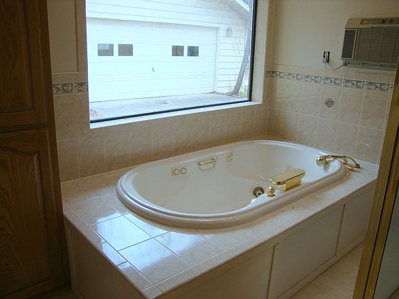 4th image of 300 E Golden Oaks Dr