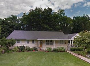 2 Henso Dr, Danbury, CT 06811