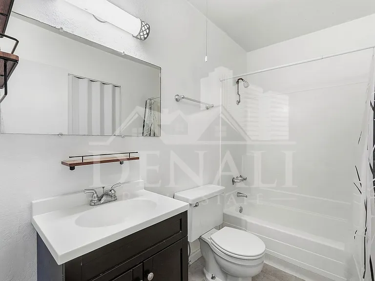 808 S Langley Ave #201 — Photo 16