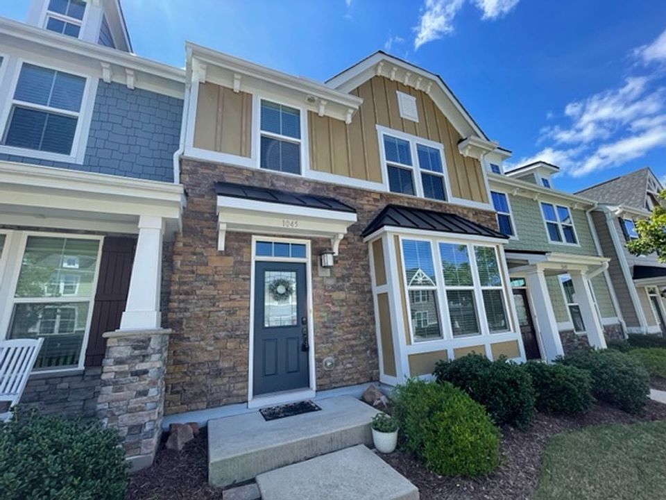 1st image of 1045 Semora Ln