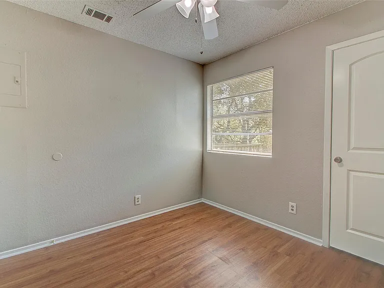 400 Hedgewood Dr #D — Photo 21