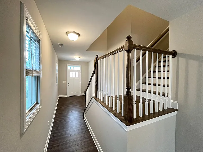 1002 Greatland Rd — Photo 2