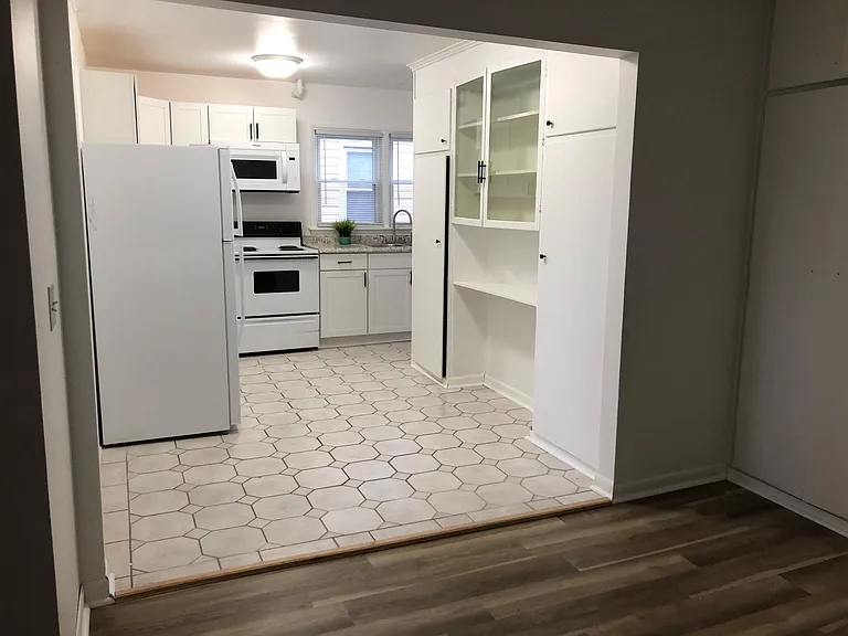 512 E Woodside St — Photo 5