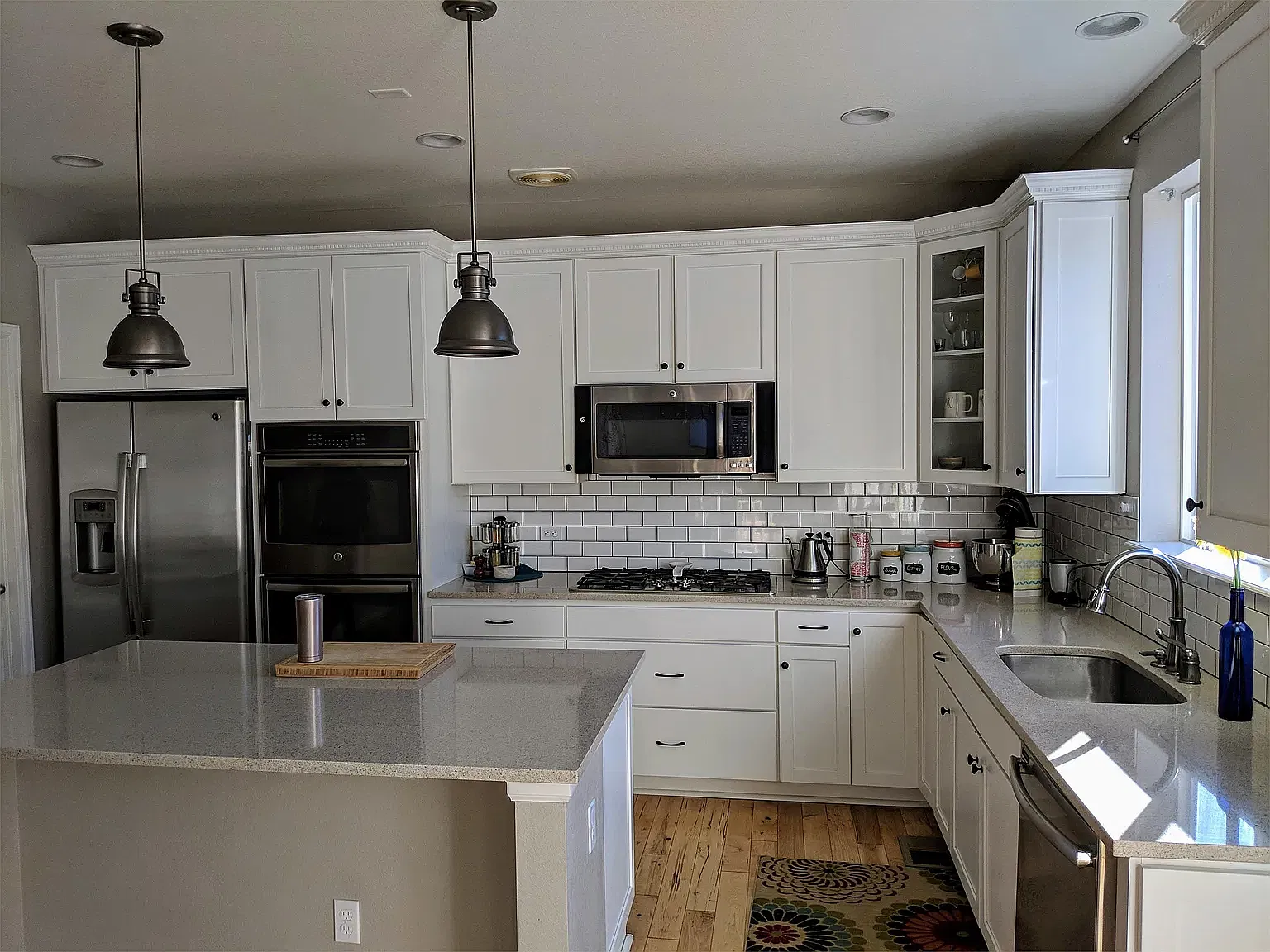 3 bed, 2.5 bath, 2318 sqft, $2,995 — Photo 2