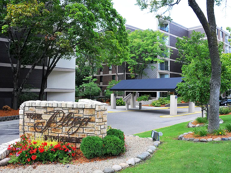 York Plaza — Photo 24