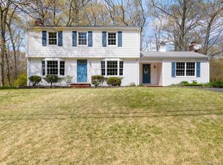 8 Marion Dr, East Lyme, CT 06333