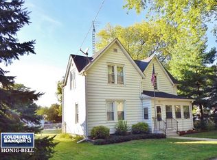 417 S 8th St, Dekalb, IL 60115