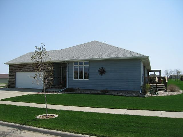 1st image of 601 W Victory Ln