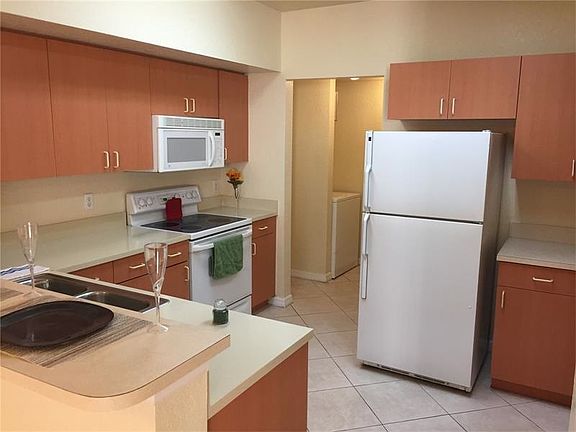3rd image of 1912 Belmont Ln #11912
